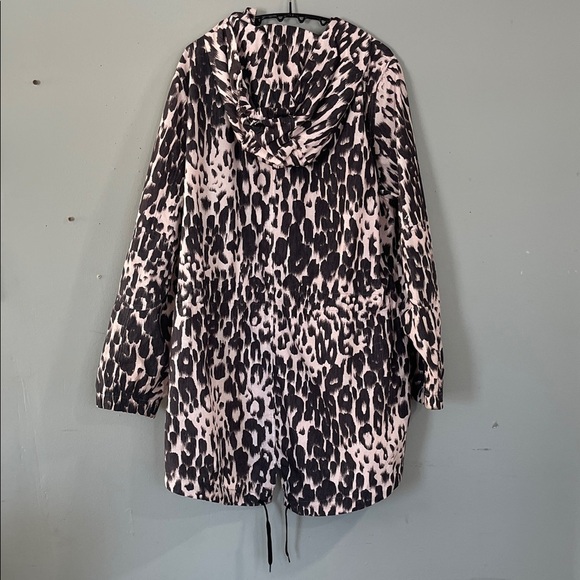 Woman’s Active Zone Leopard Print Utility Jacket 1X - Picture 6 of 6